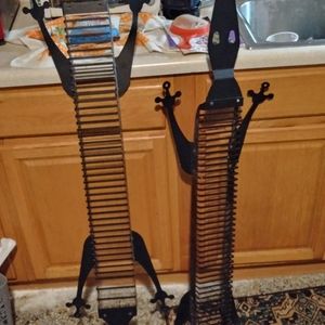 Lizard CD or DVD rack